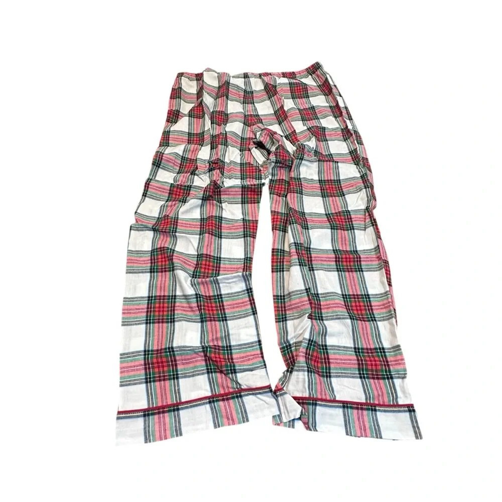 Women’s Wondershop at Target 2-Piece‎ holiday Pajama Set have multiple sizes